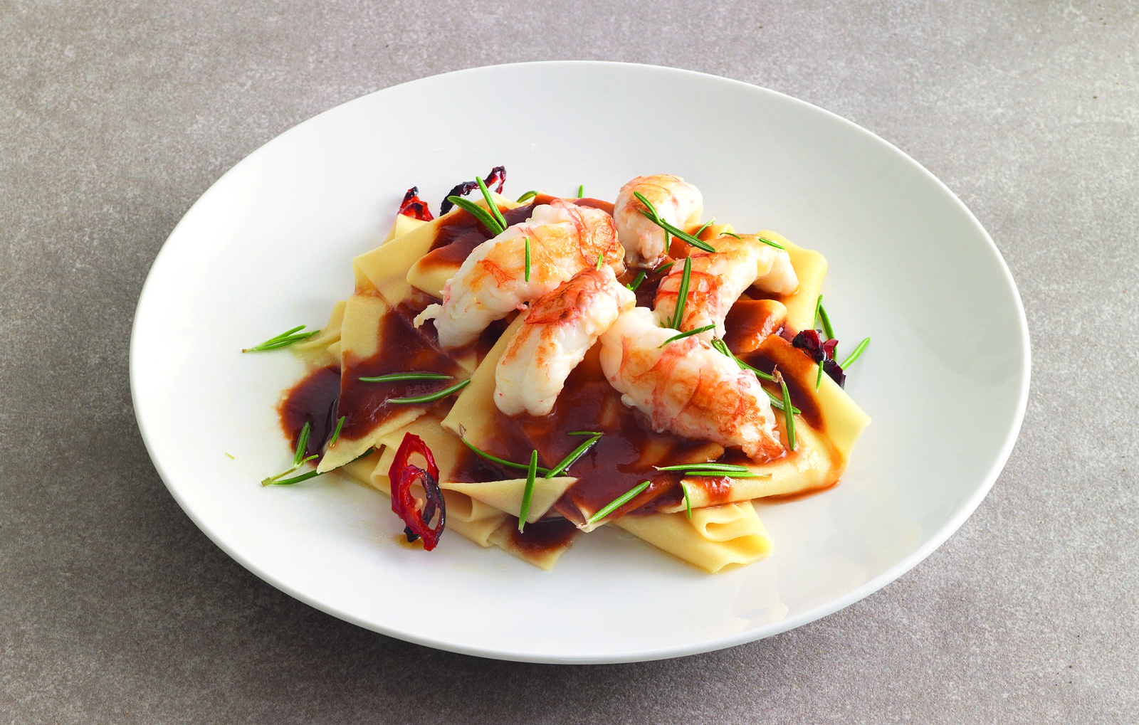 Straccetti di pasta di ceci e scampi